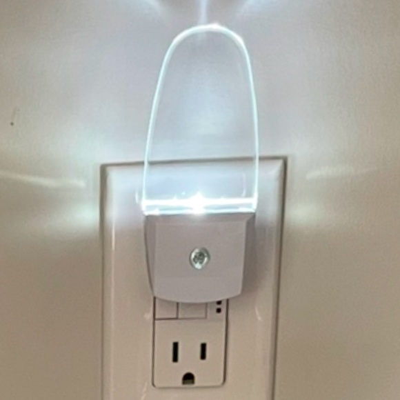 NWOT “Medline” 2-Pack LED SENSOR Sleek & Compact Night Light with Off/On Sensor - Picture 6 of 7